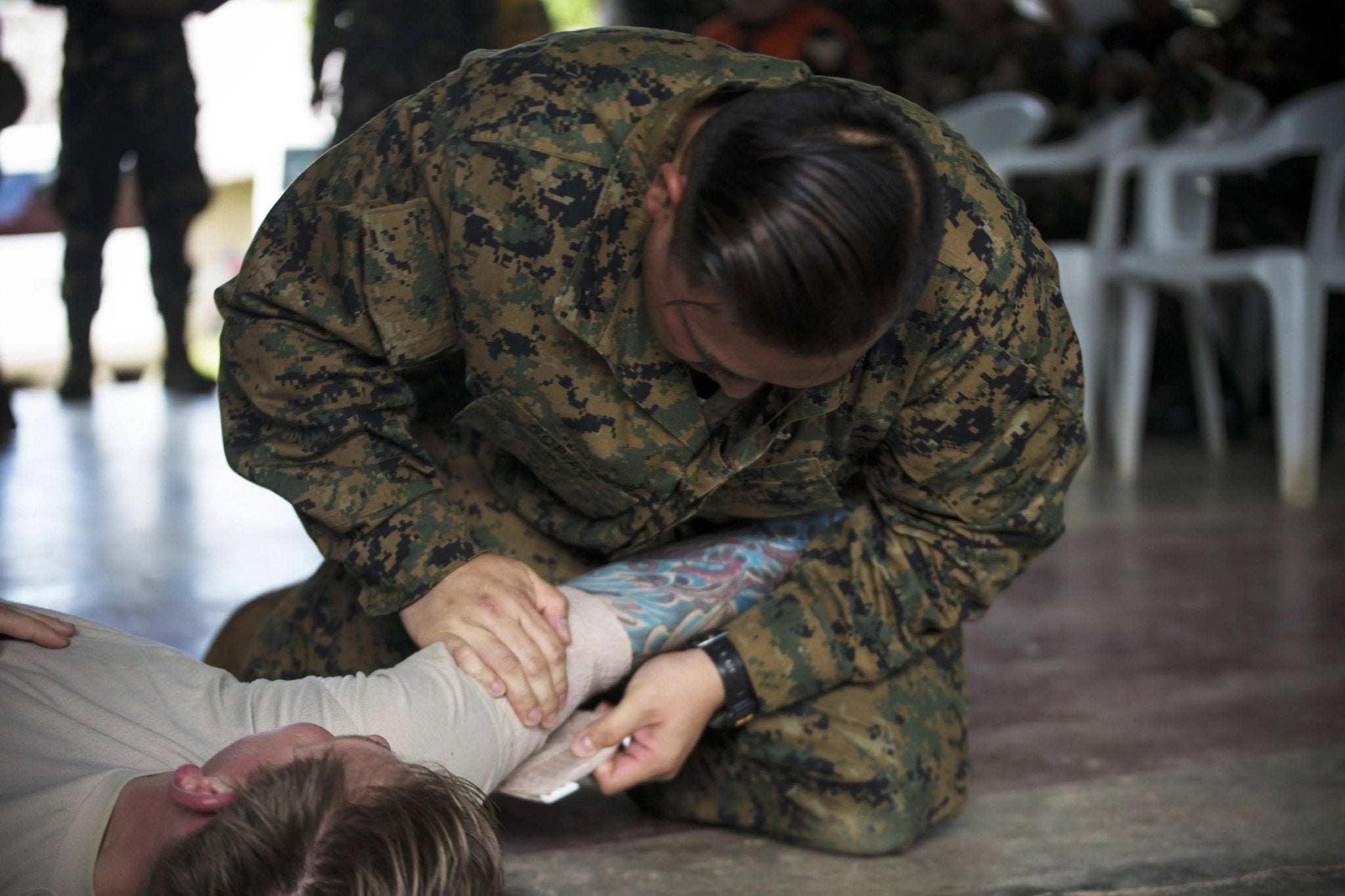 Battle Dressing Throwdown: NAR ETD vs. Israeli Pressure Dressing vs. OLAES - MED-TAC International Corp.