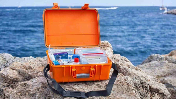 Crushproof watertight maritime emergency hard case